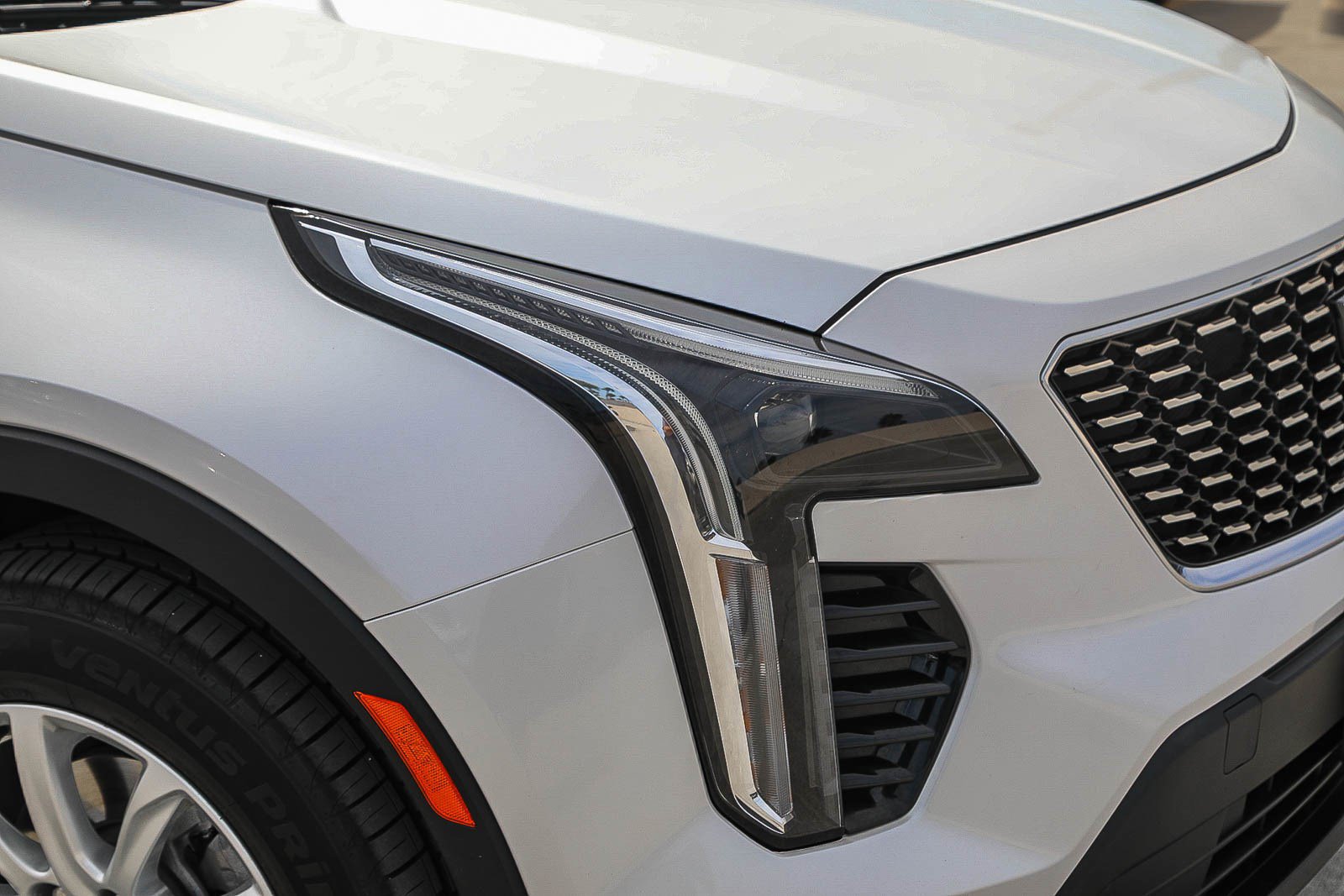 Used 2023 Cadillac XT4 Luxury w/ Cold Weather Package FWD image 8
