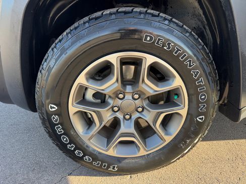 Used 2021 Jeep Cherokee Trailhawk w/ Technology Group image 26