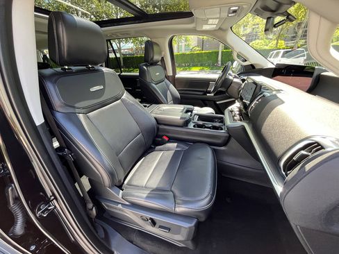 Used 2025 Ford Expedition Max Platinum AWD/4WD image 29