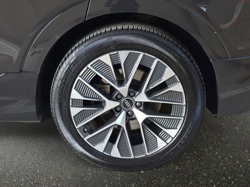 Used 2024 Audi Q8 e-tron Premium Plus AWD/4WD image 37