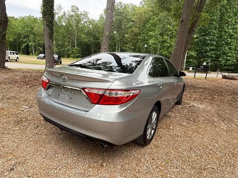 Used 2015 Toyota Camry SE FWD image 11
