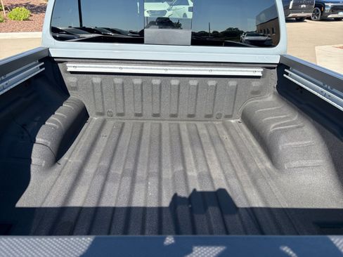 Used 2025 Nissan Frontier PRO-4X w/ Pro Convenience Package AWD/4WD image 32