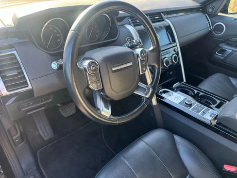 Used 2017 Land Rover Discovery HSE image 18