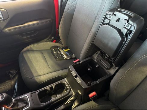 Used 2025 Jeep Wrangler Sahara image 25