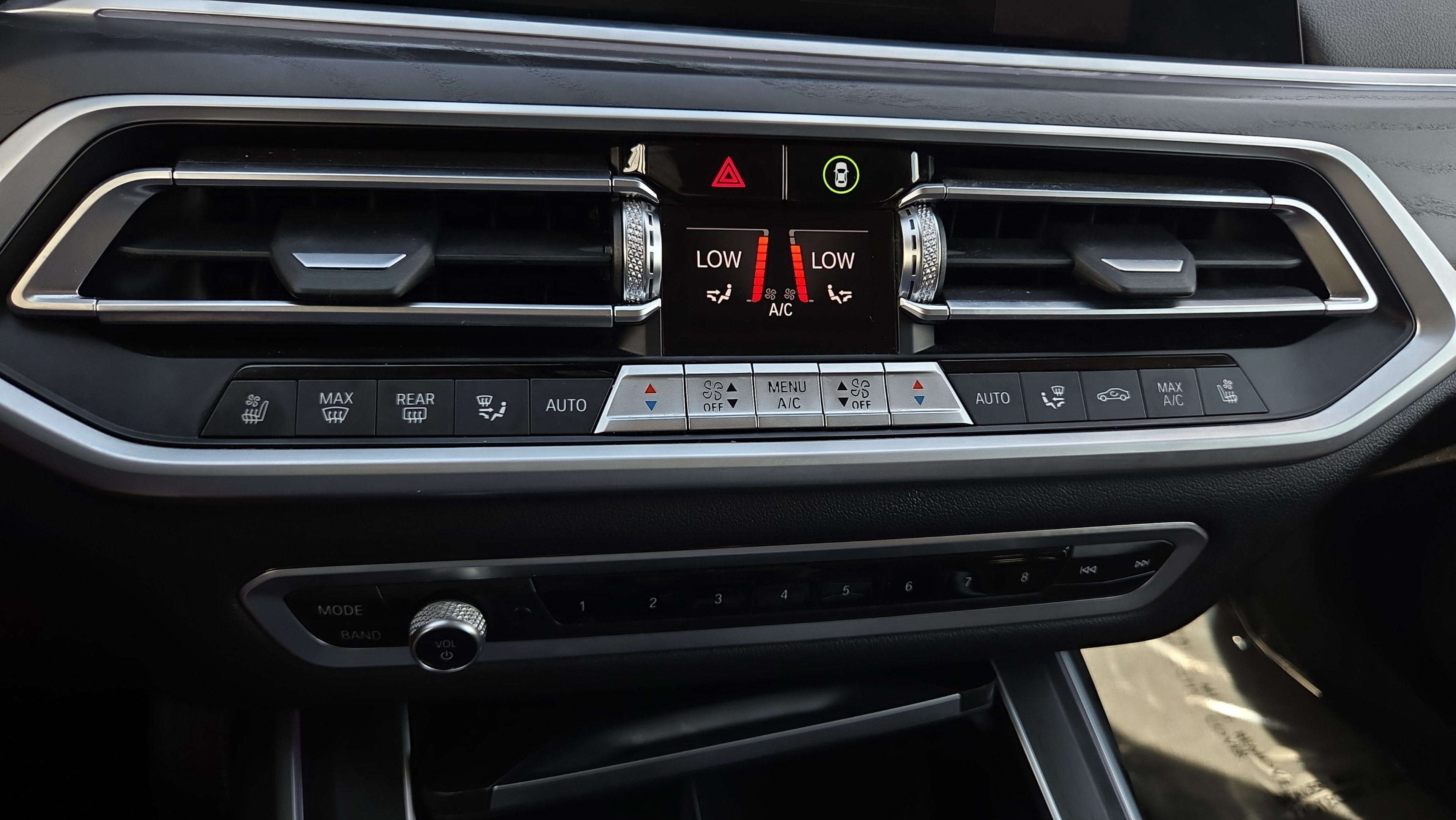 Used 2022 BMW X7 xDrive40i w/ Premium Package AWD/4WD image 31