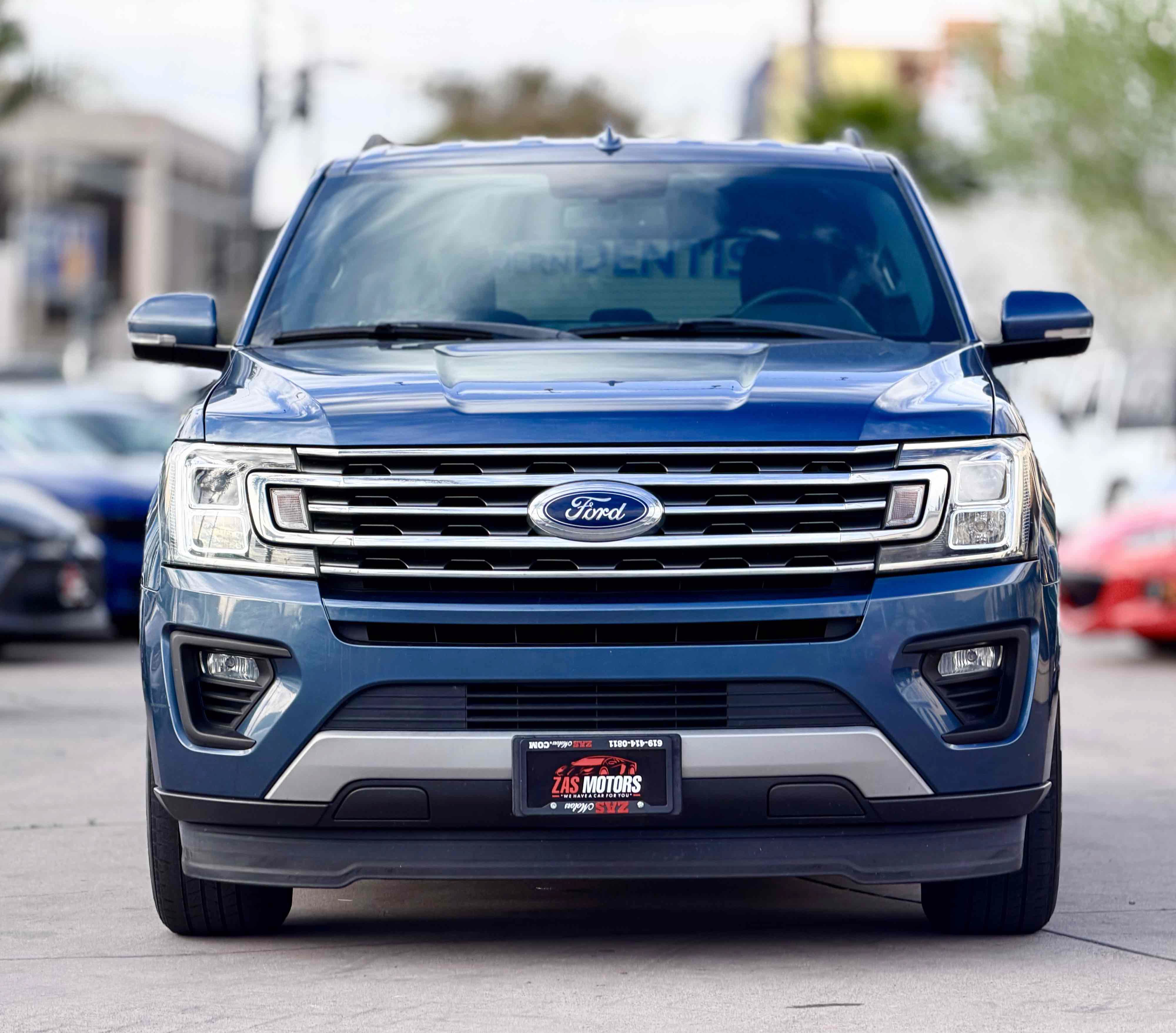 Used 2019 Ford Expedition XLT w/ Equipment Group 202A RWD image 2