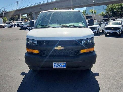 Used 2026 Chevrolet Express 2500 w/ Driver Convenience Package RWD image 3