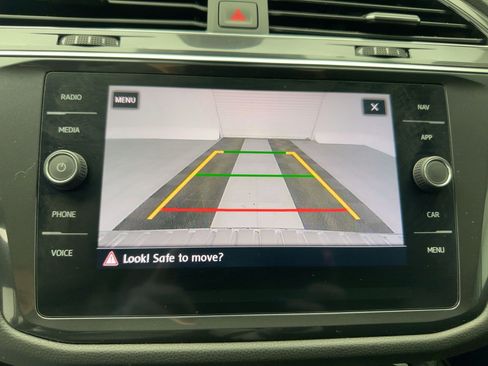 Used 2020 Volkswagen Tiguan SEL image 24