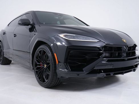Used 2025 Lamborghini Urus SE AWD/4WD image 16