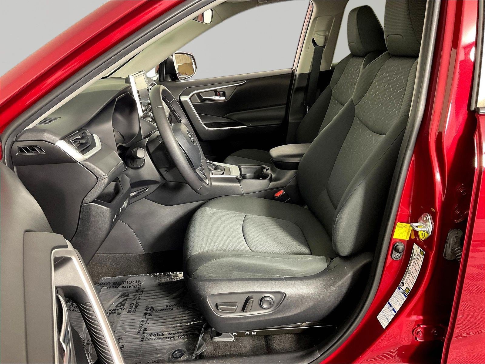 Used 2021 Toyota RAV4 XLE w/ Convenience Package AWD/4WD image 21