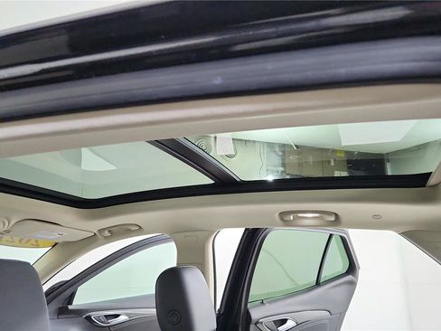 Used 2021 Buick Envision Essence w/ Technology Package I FWD image 18