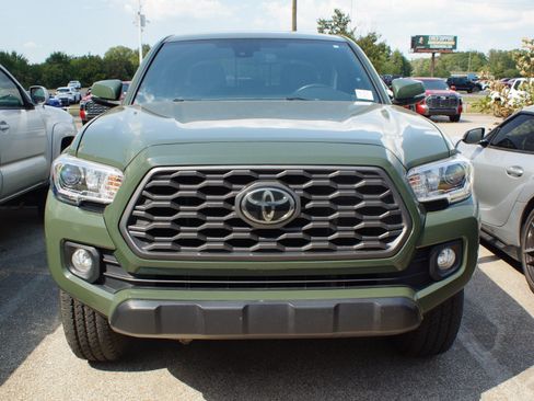 Used 2022 Toyota Tacoma TRD Off-Road AWD/4WD image 2