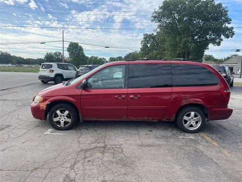 Used 2005 Dodge Grand Caravan SXT w/ Leather Interior Group FWD image 7