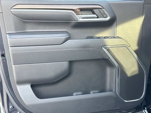 Used 2023 Chevrolet Silverado 1500 LT image 16