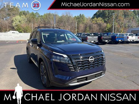 New 2026 Nissan Pathfinder Platinum image 1