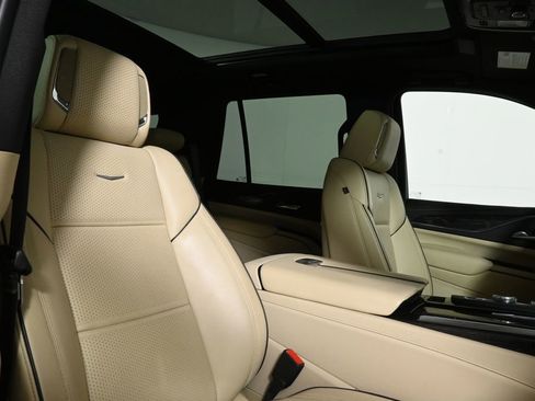 Used 2023 Cadillac Escalade Premium Luxury AWD/4WD image 37