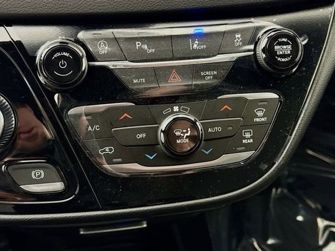 New 2026 Chrysler Voyager LX image 15