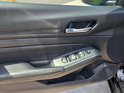 Used 2025 Nissan Altima 2.5 SV FWD image 15