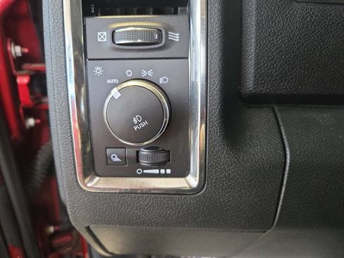 Used 2015 RAM 2500 Laramie w/ Convenience Group AWD/4WD image 28