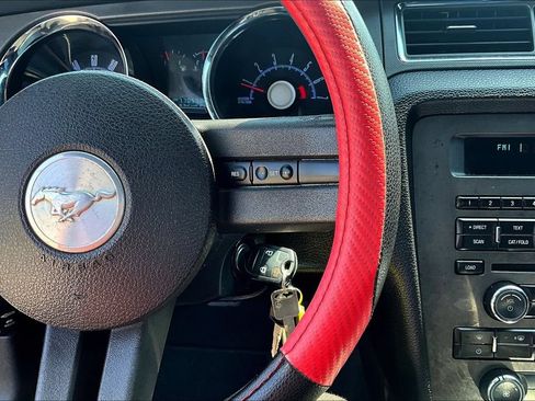Used 2010 Ford Mustang Coupe RWD image 11