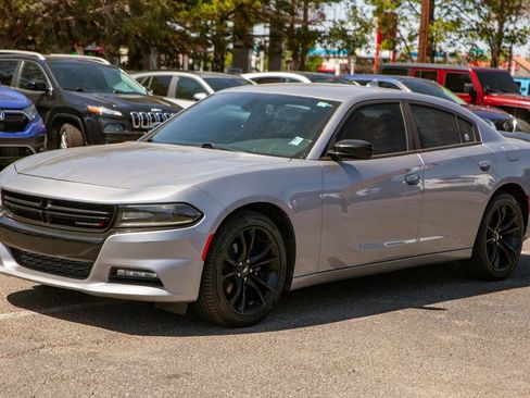 Used 2017 Dodge Charger SXT w/ Blacktop Package RWD image 9