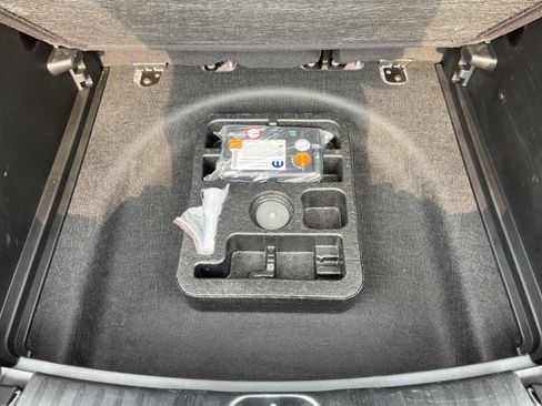 Used 2025 Jeep Compass Limited AWD/4WD image 12