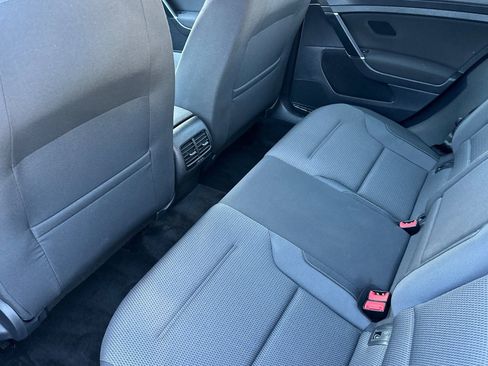 Used 2019 Volkswagen e-Golf SE w/ Driver Assistance Package image 4