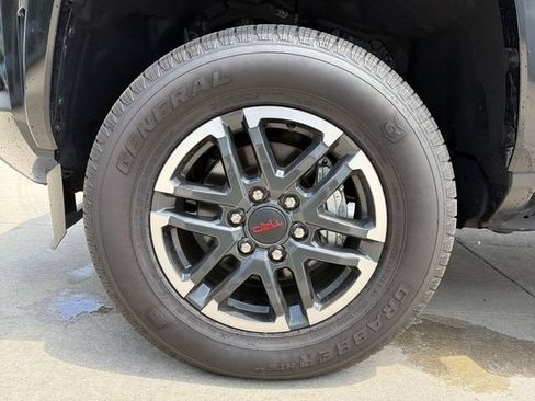 Used 2025 Toyota Tacoma TRD Sport AWD/4WD image 12