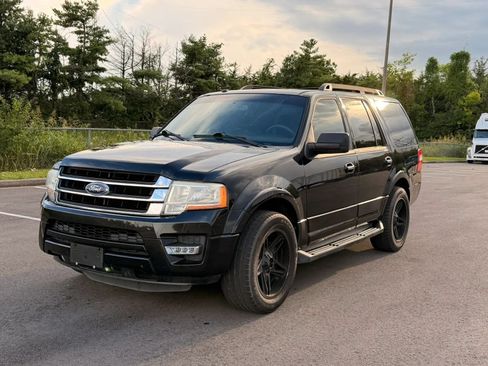 Used 2015 Ford Expedition XLT w/ Equipment Group 202A RWD image 2
