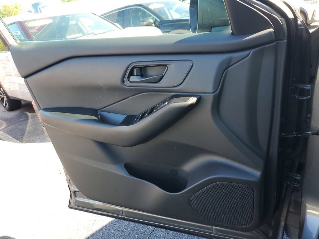 Used 2024 Nissan Rogue S AWD/4WD image 31