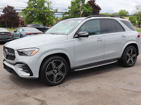 Used 2024 Mercedes-Benz GLE 450 4MATIC w/ AMG Line Exterior image 1