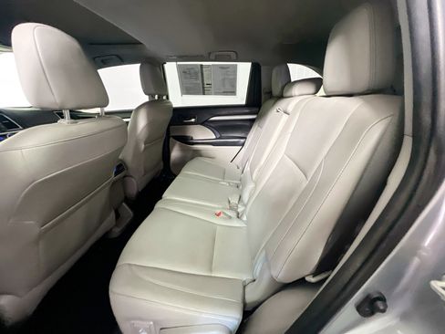 Used 2015 Toyota Highlander XLE image 29
