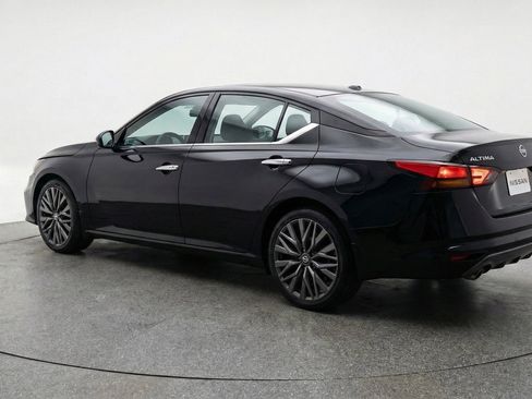 Used 2025 Nissan Altima 2.5 SV FWD image 6