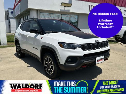 Used 2025 Jeep Compass Trailhawk AWD/4WD image 1