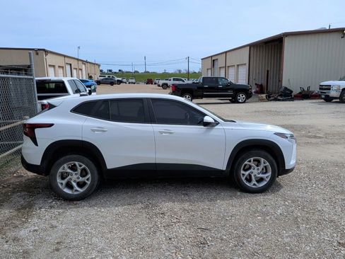 Used 2024 Chevrolet Trax LS w/ LS Convenience Package image 7