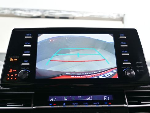 Used 2021 Toyota Sienna LE image 19