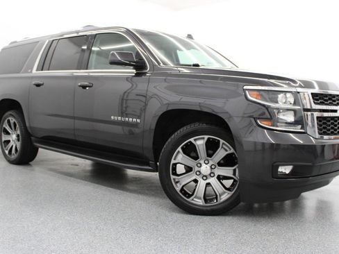 Used 2017 Chevrolet Suburban LT image 1
