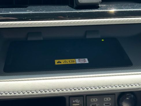 Used 2023 Toyota Highlander Platinum FWD image 37