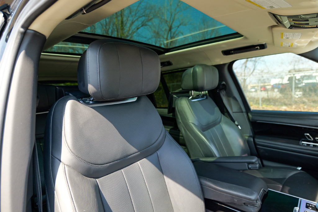 Used 2023 Land Rover Range Rover Autobiography AWD/4WD image 36