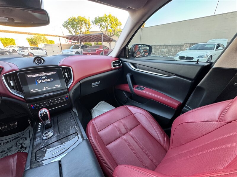 Used 2018 Maserati Ghibli S GranSport Q4 AWD/4WD image 38