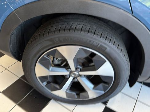 Used 2023 Volvo XC40 B5 Plus w/ Driver Assist Package AWD/4WD image 11