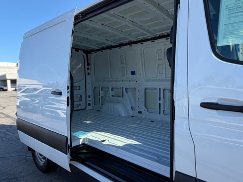 Used 2024 Mercedes-Benz Sprinter 2500 image 10