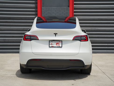 Used 2024 Tesla Model Y Long Range RWD image 6