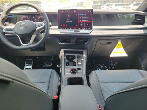 New 2026 Volkswagen Tiguan SE R-Line FWD image 14