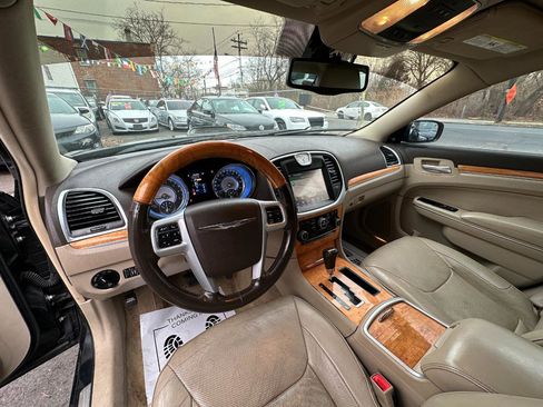 Used 2014 Chrysler 300 C RWD image 31