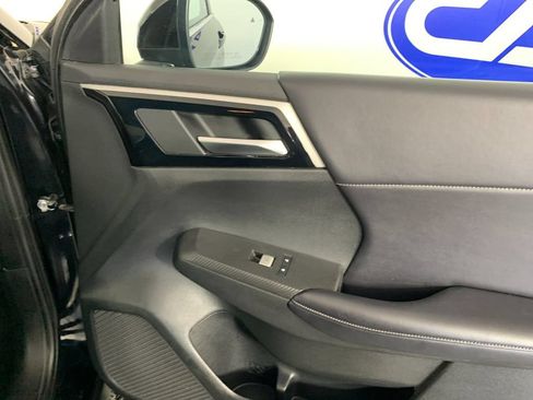 Used 2024 Mitsubishi Outlander SE FWD image 40