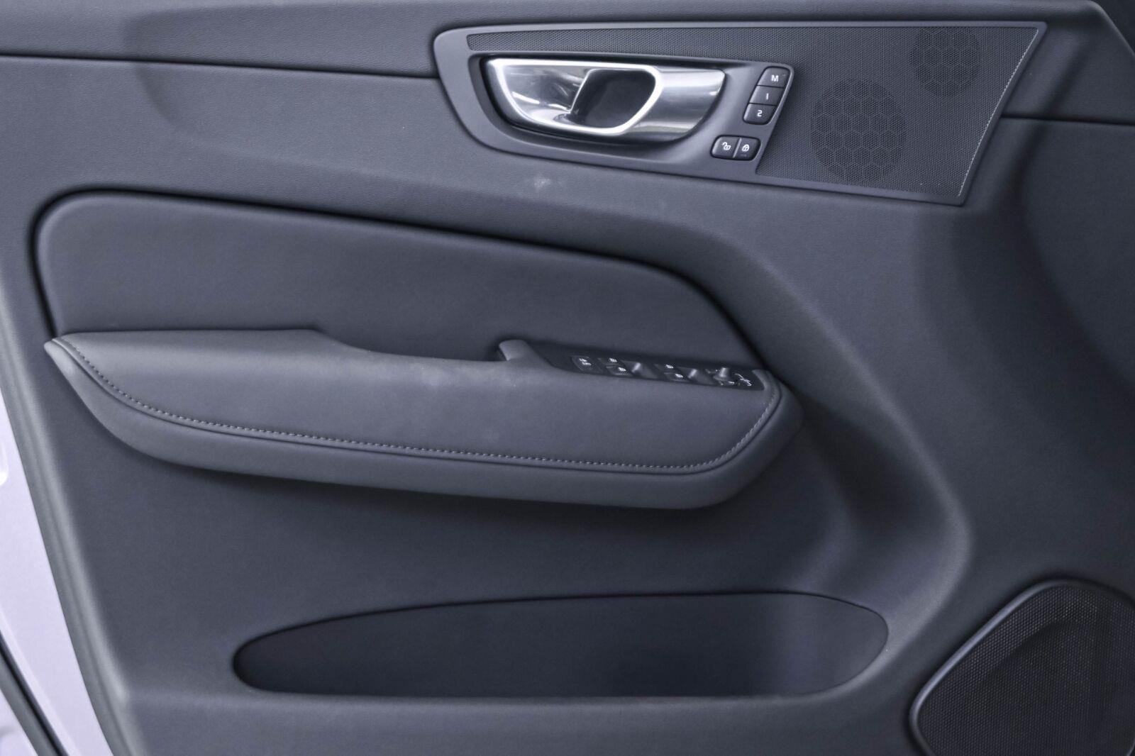 Certified 2026 Volvo XC60 B5 Plus AWD/4WD image 6