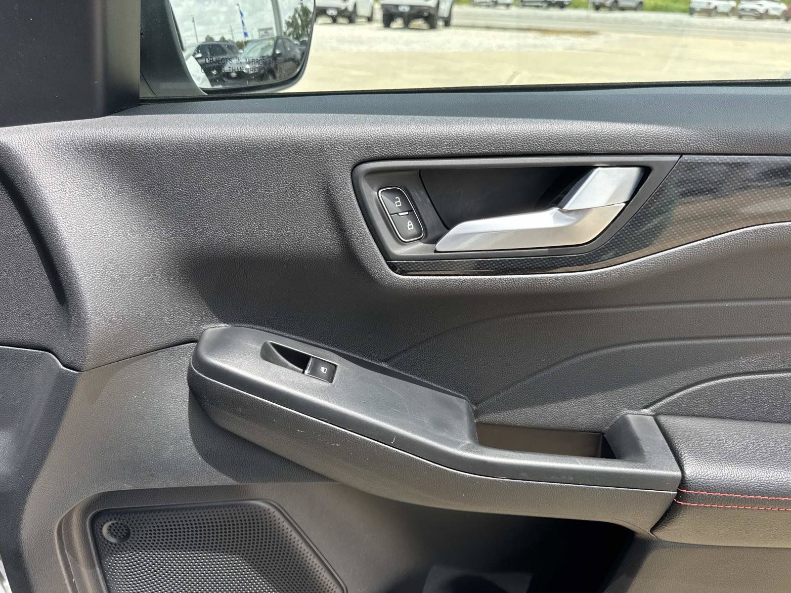 Used 2025 Ford Escape ST-Line FWD image 14