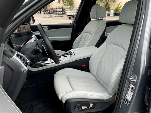 Used 2025 BMW X7 xDrive40i w/ Executive Package image 13