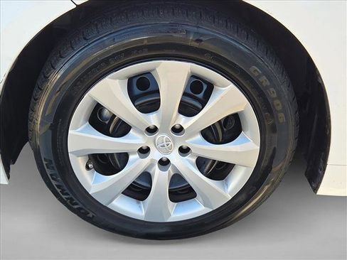 Used 2023 Toyota Corolla LE FWD image 23